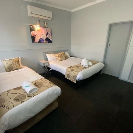 Charlton Motel Екстер'єр фото