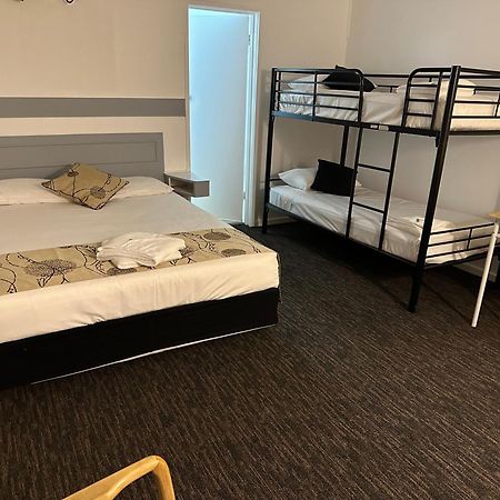 Charlton Motel Екстер'єр фото