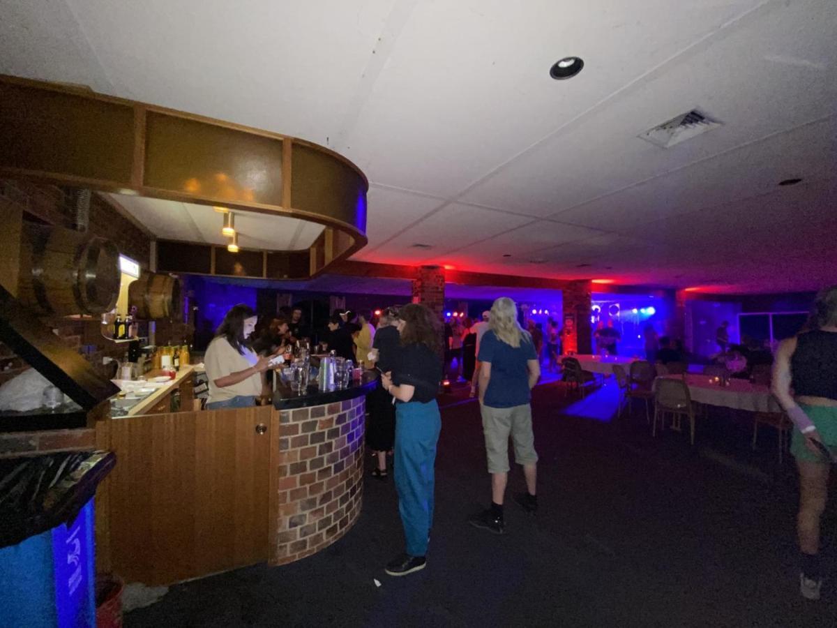 Charlton Motel Екстер'єр фото