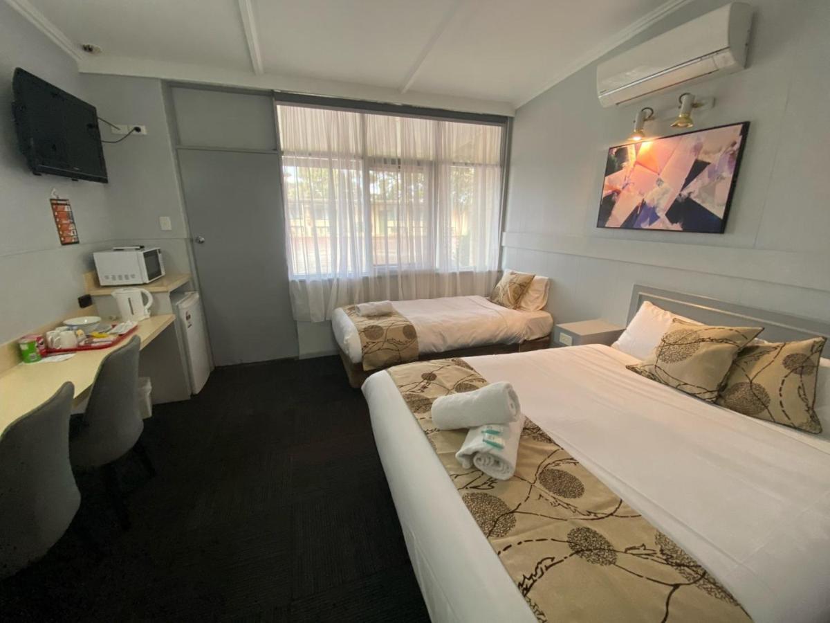 Charlton Motel Екстер'єр фото