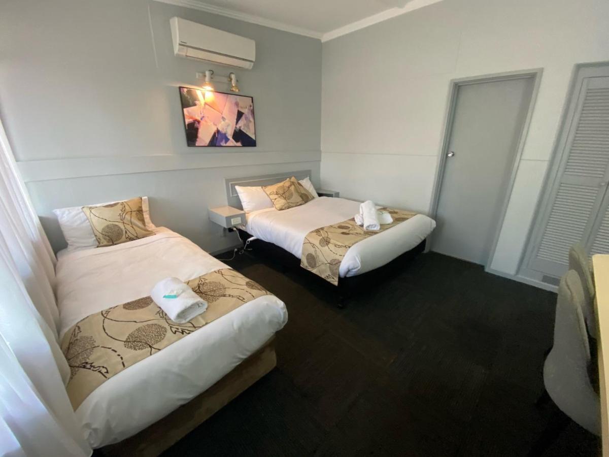 Charlton Motel Екстер'єр фото
