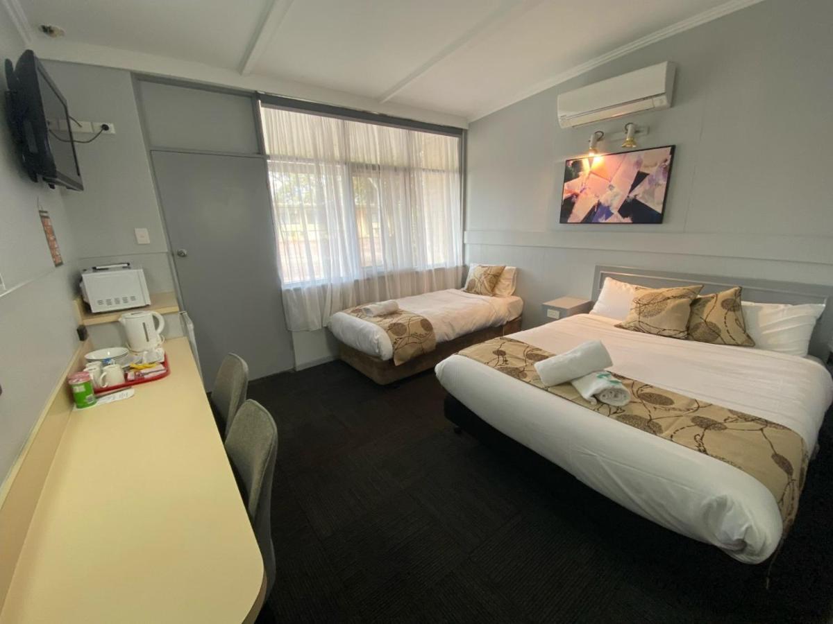 Charlton Motel Екстер'єр фото