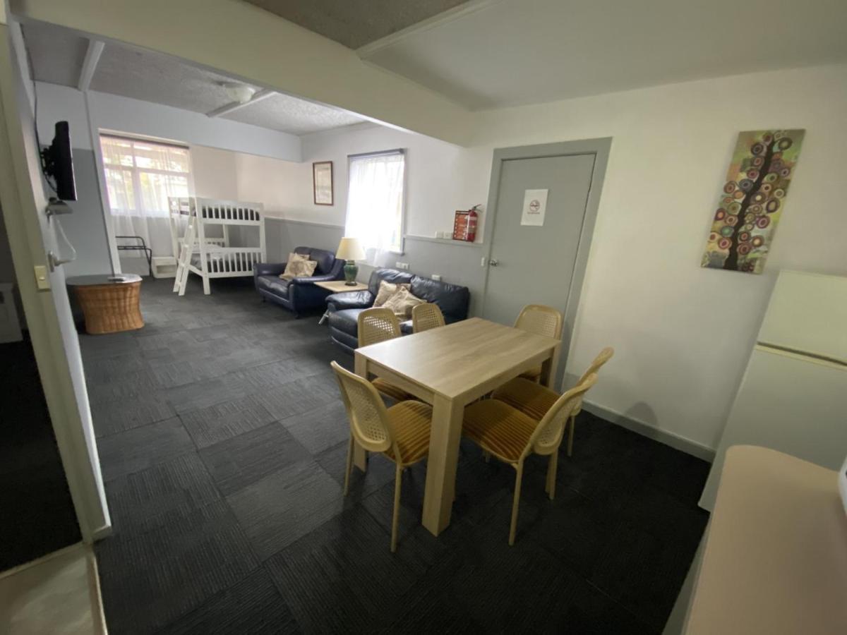 Charlton Motel Екстер'єр фото