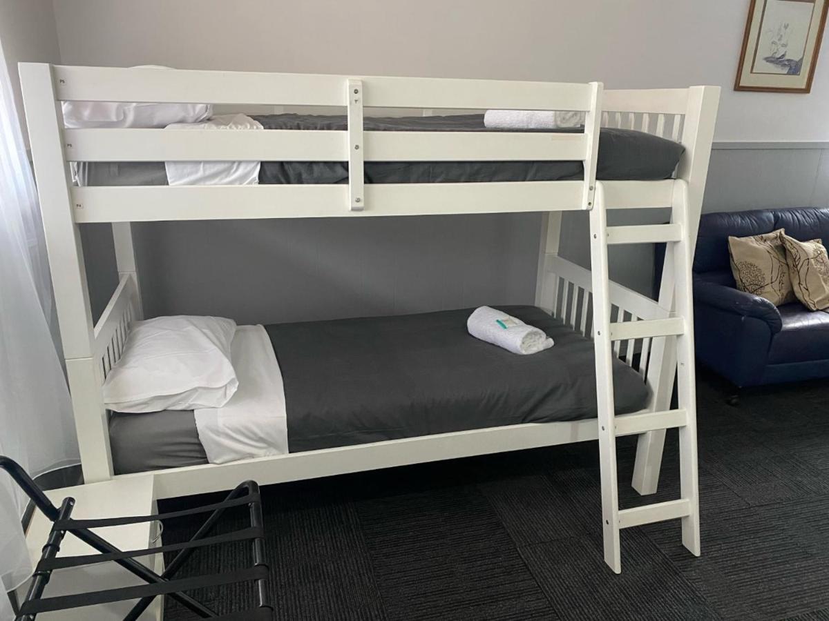 Charlton Motel Екстер'єр фото