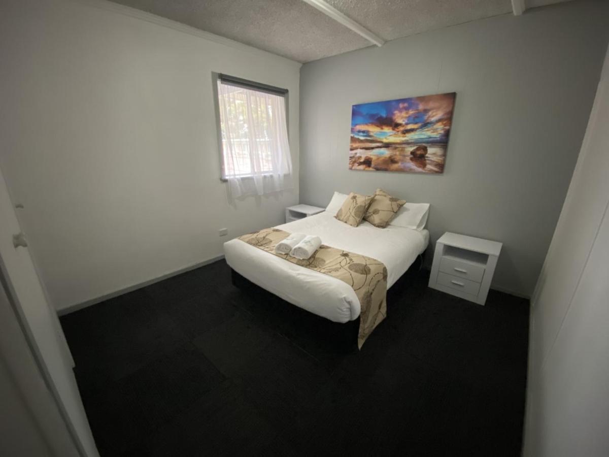 Charlton Motel Екстер'єр фото