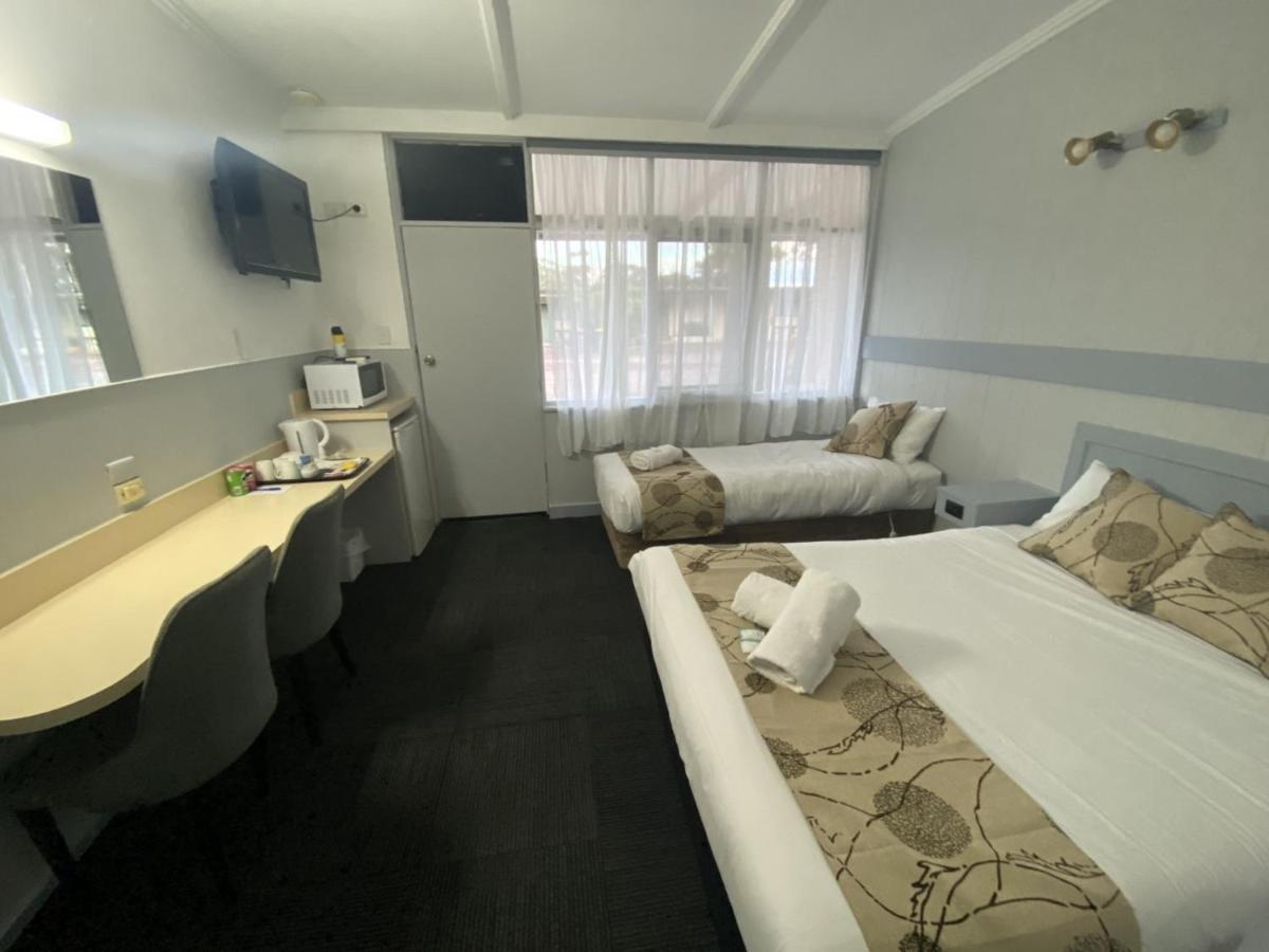 Charlton Motel Екстер'єр фото