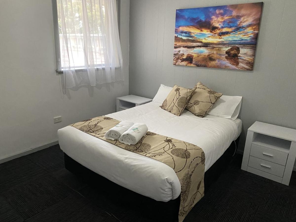 Charlton Motel Екстер'єр фото