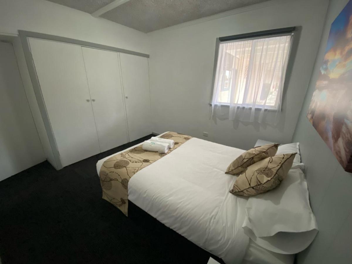 Charlton Motel Екстер'єр фото
