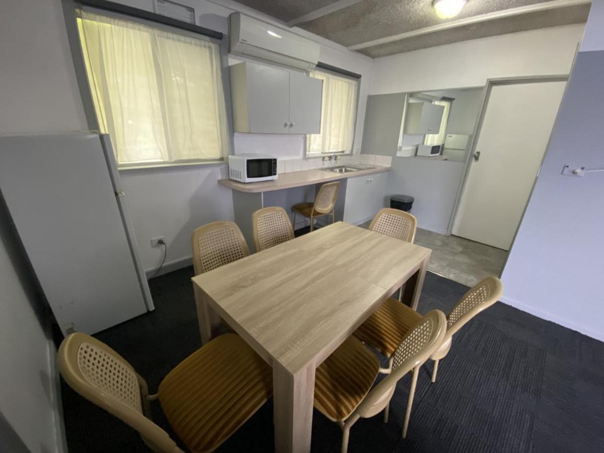 Charlton Motel Екстер'єр фото