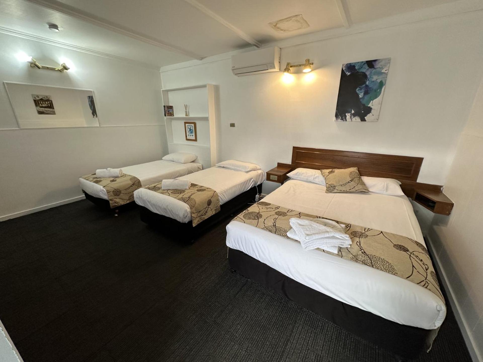 Charlton Motel Екстер'єр фото