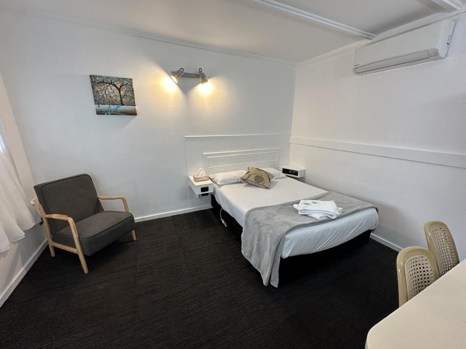 Charlton Motel Екстер'єр фото