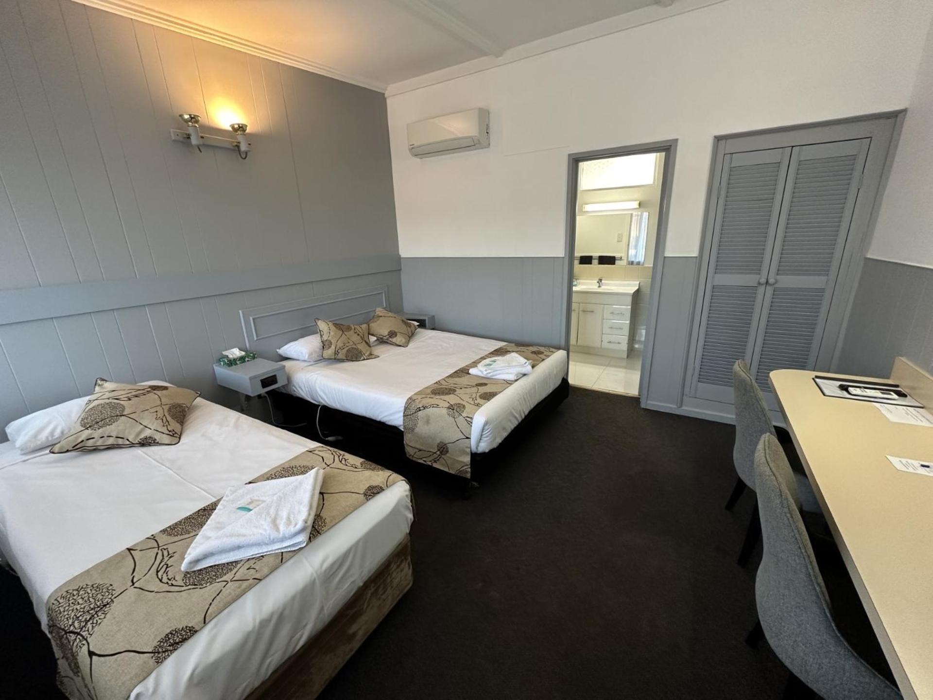 Charlton Motel Екстер'єр фото