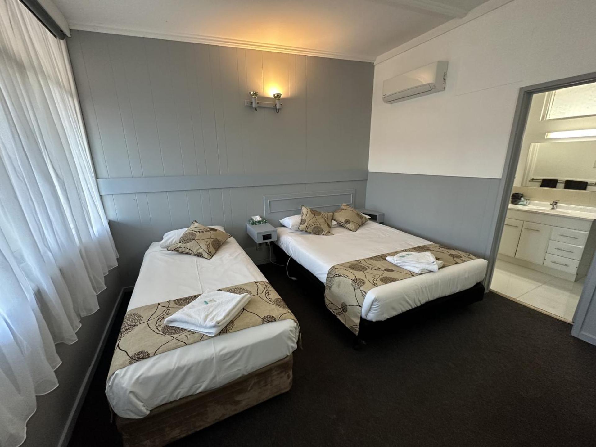 Charlton Motel Екстер'єр фото