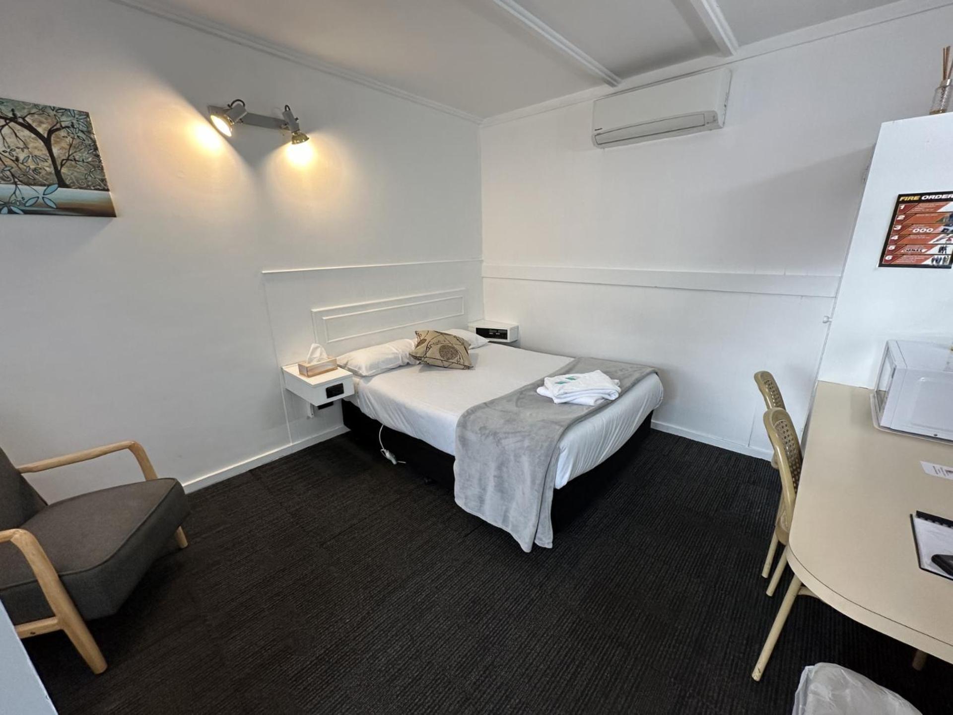 Charlton Motel Екстер'єр фото