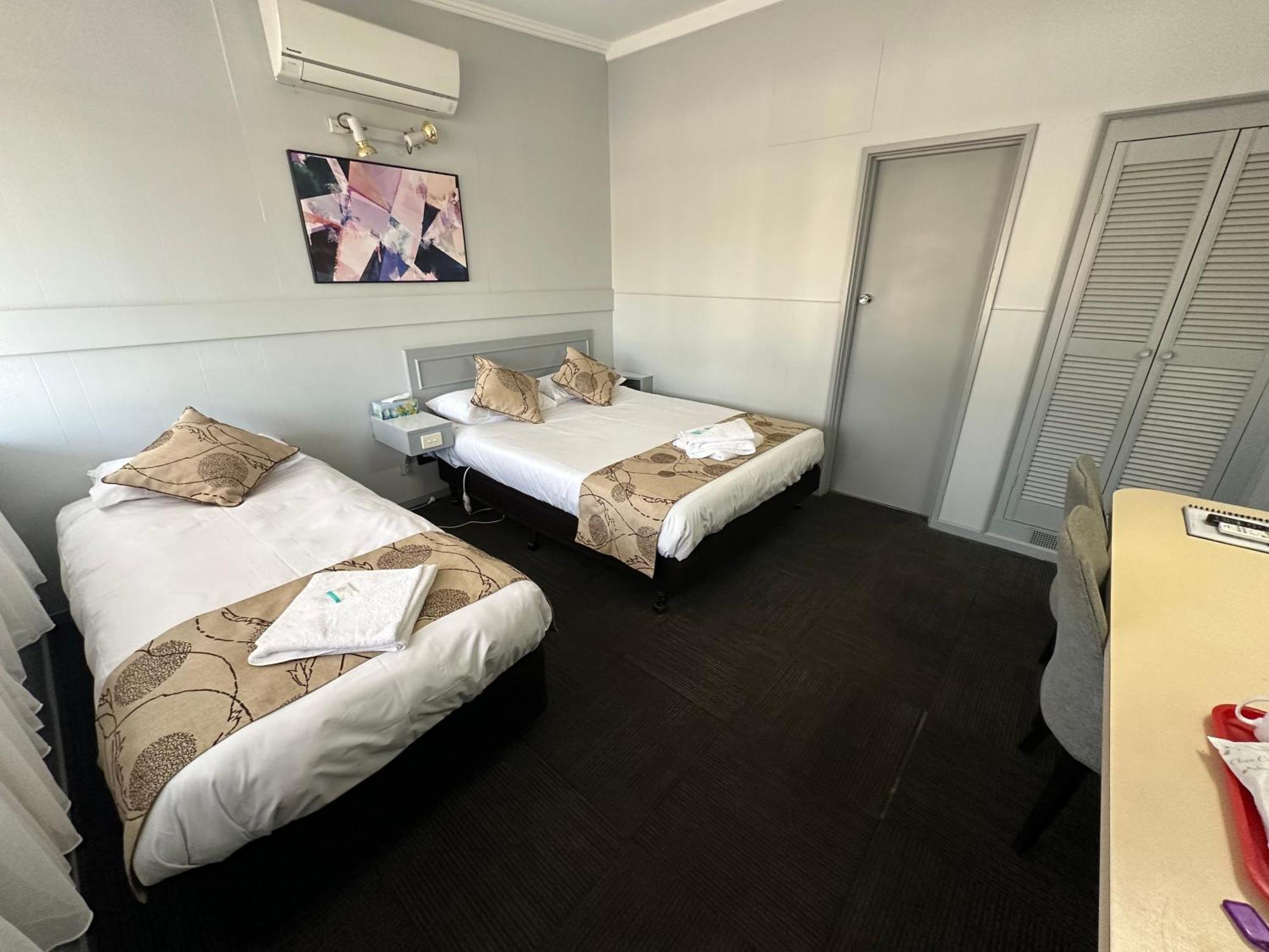 Charlton Motel Екстер'єр фото