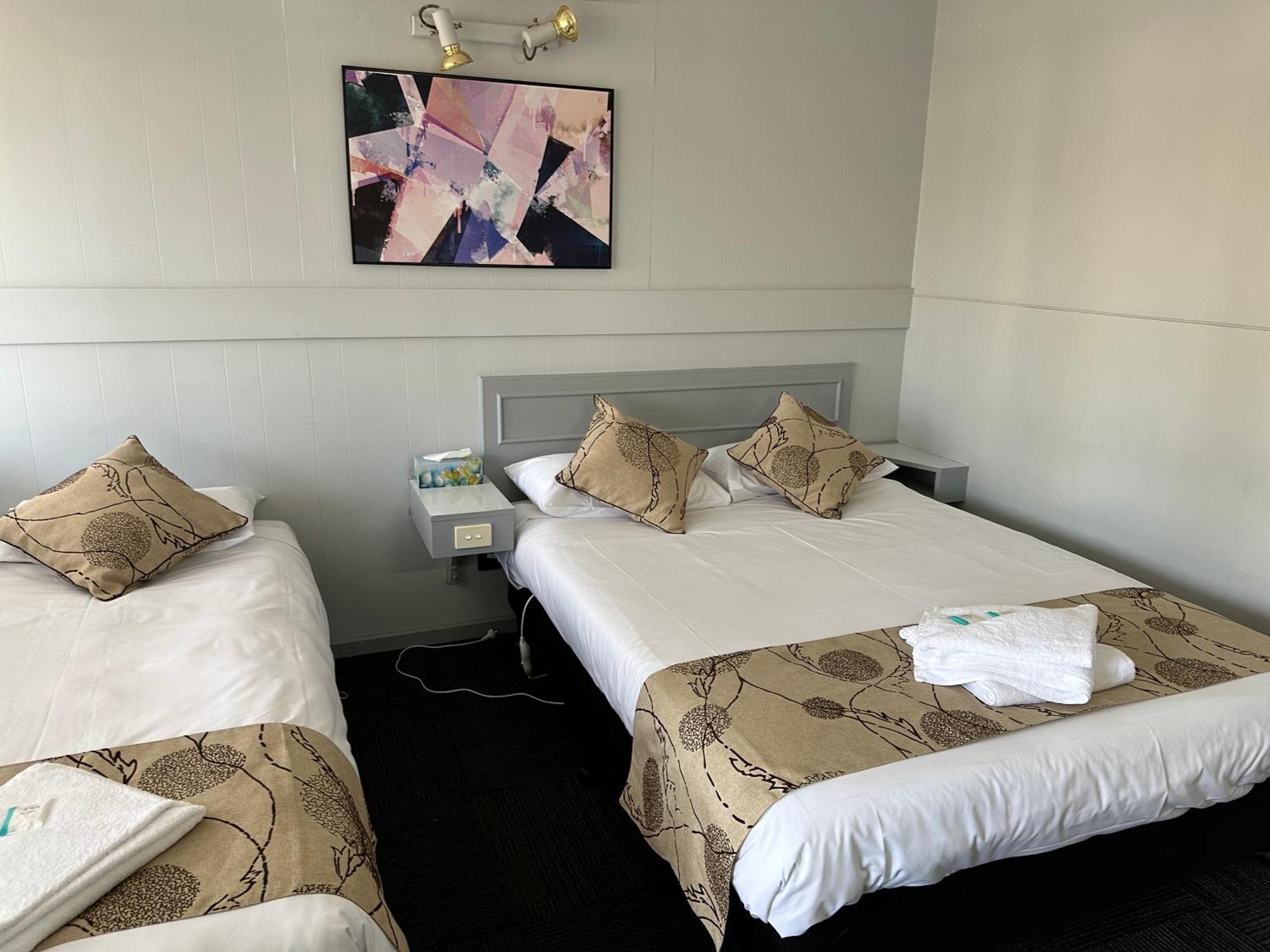 Charlton Motel Екстер'єр фото