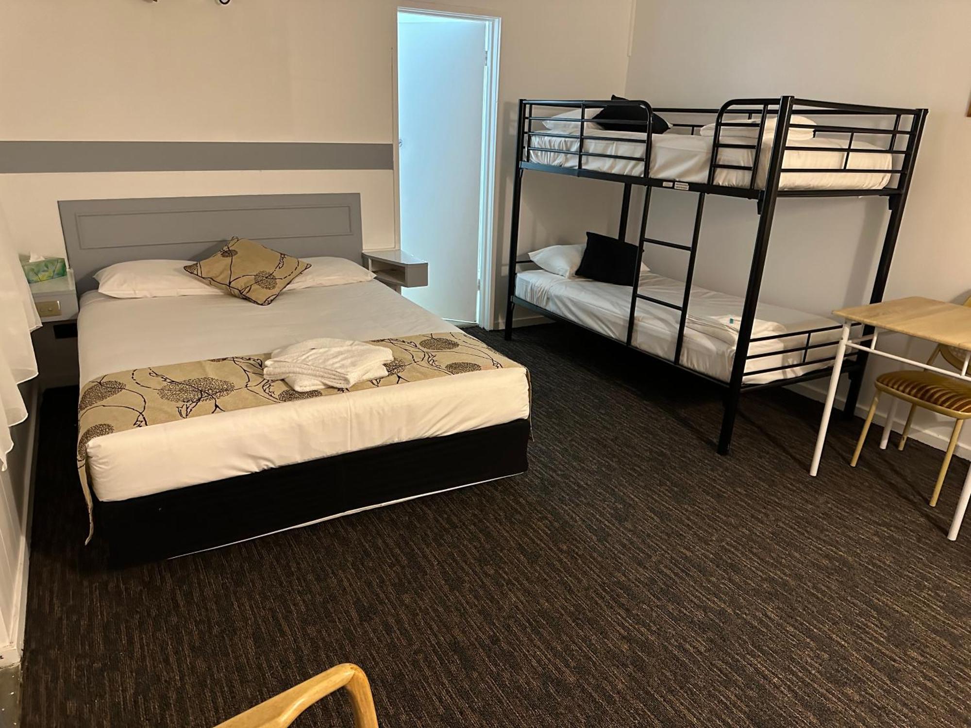 Charlton Motel Екстер'єр фото